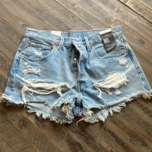 ⭐️ Brand New!!! ⭐️ Women’s Levi Shorts