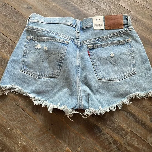 ⭐️ Brand New!!! ⭐️ Women’s Levi Shorts