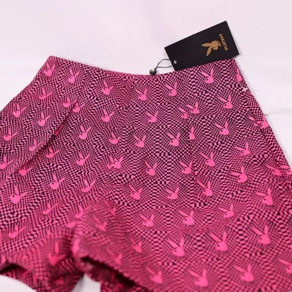 🅽🅴🆆 𝐏𝐋𝐀𝐘𝐁𝐎𝐘 limited edition pleated pink black Playboy bunny shorts M