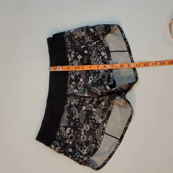 #925 Lululemon seawheeze Shorts size 6 b828.