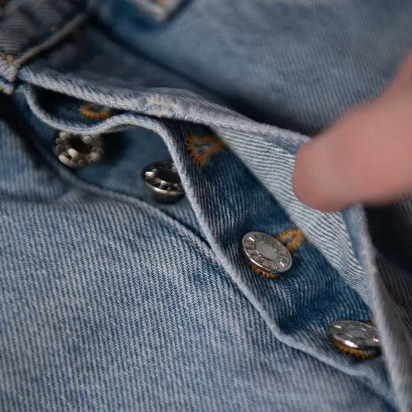 Agolde Parker Vintage Cutoff Button Fly Denim Jean Shorts in Swapmeet