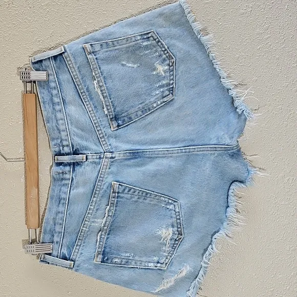 AGOLDE Vintage Parker Cut Off Shorts.