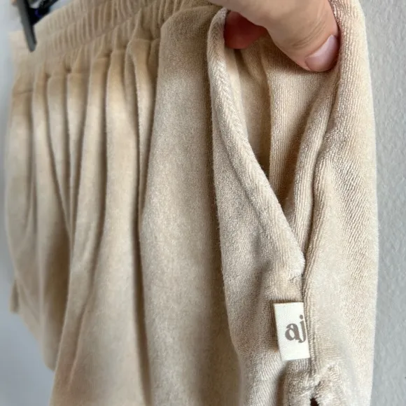 ARAMINTA JAMES Terry Classic Short in Biscuit Color Size 6/XS - NWT