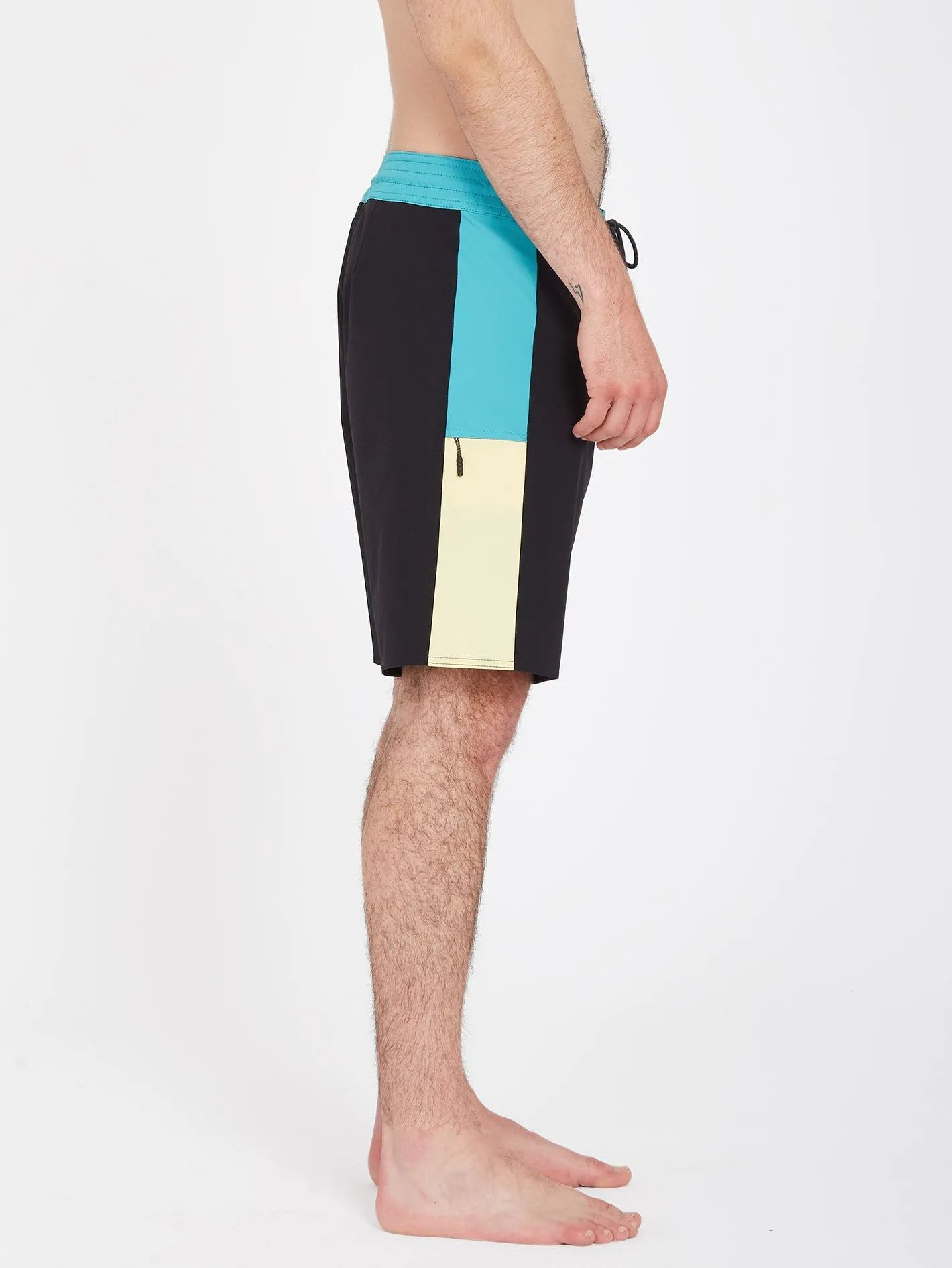 Biased Liberators 19" Badeshorts - BLACK