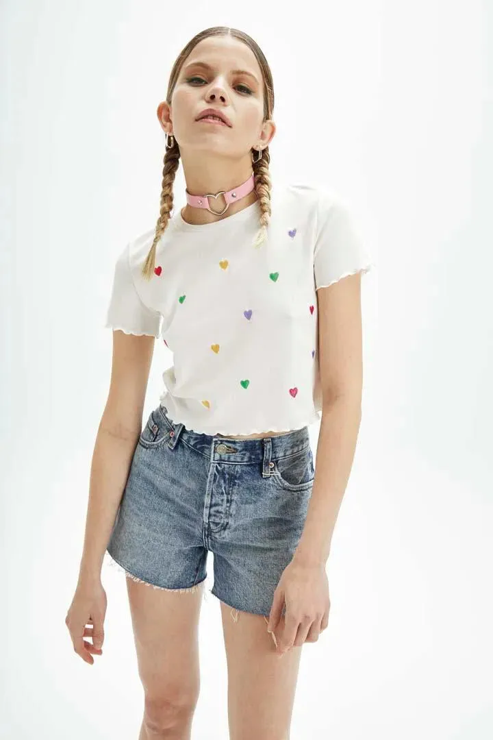 Camiseta cropped corazones