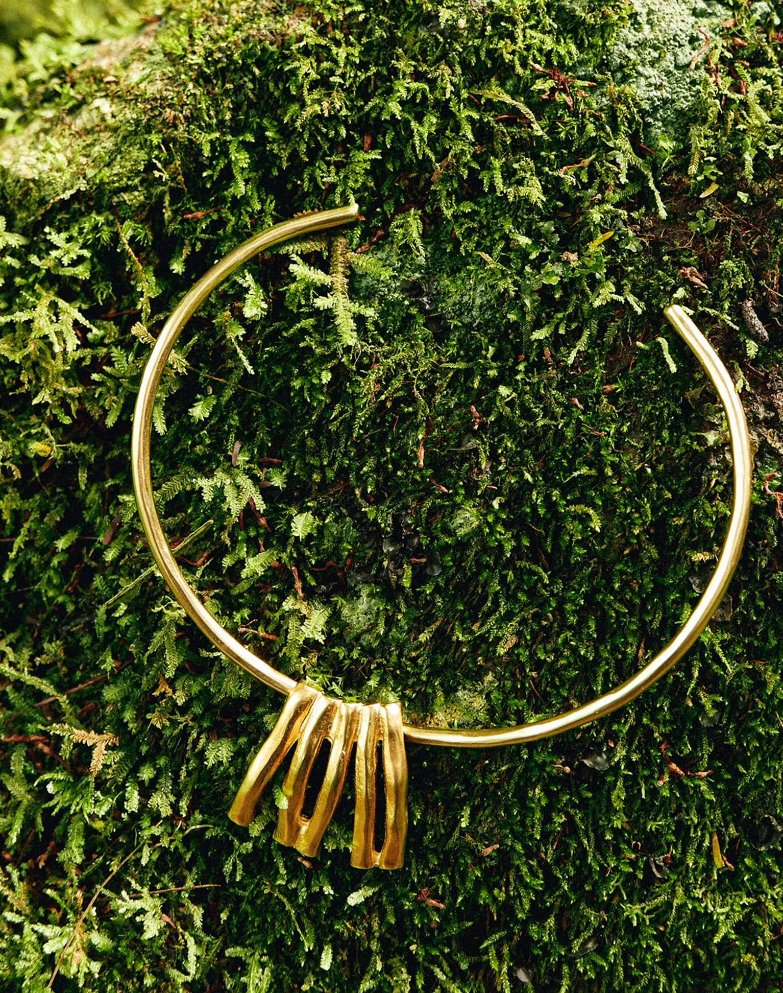 Coral Pendant - Gold