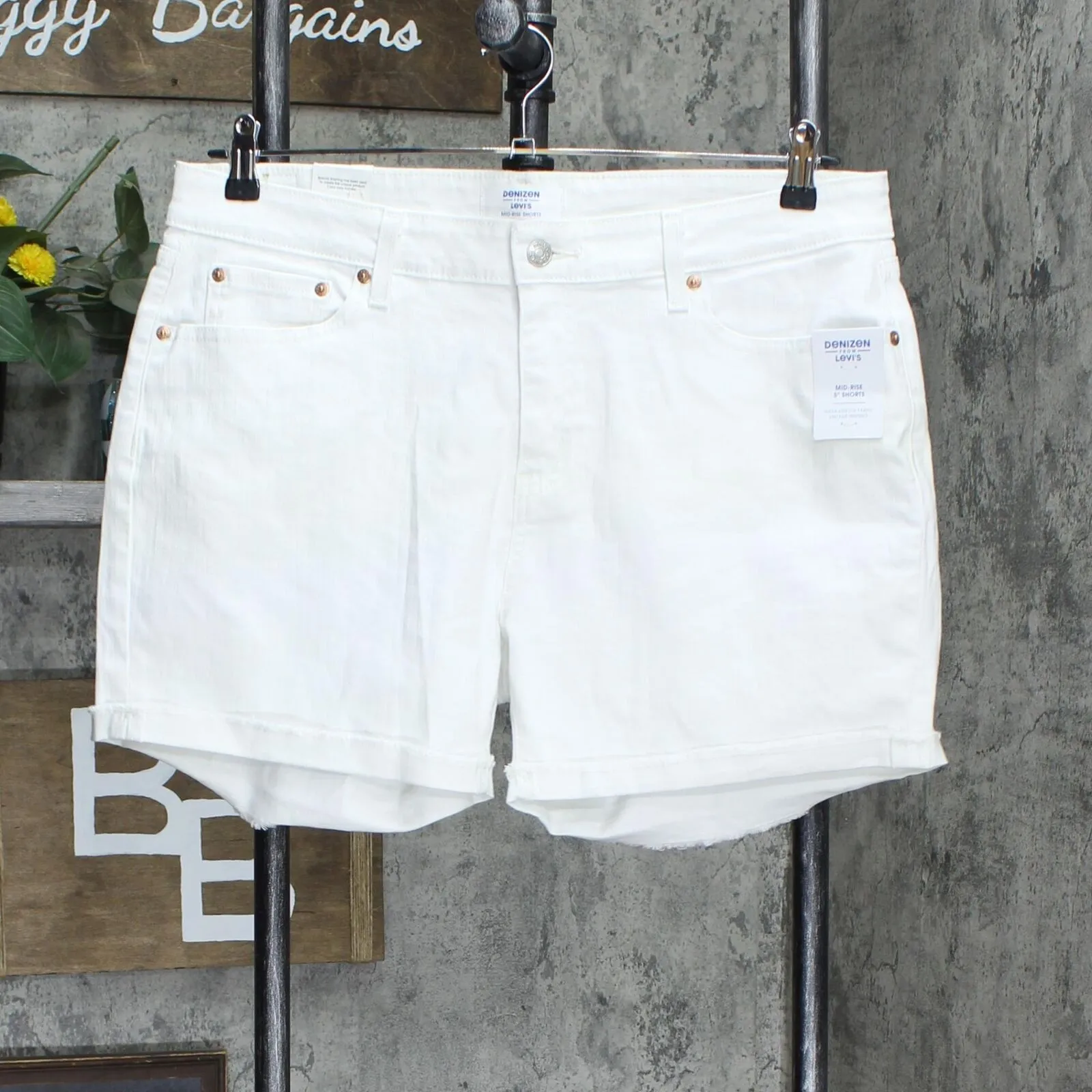 DENIZEN from Levi's Women's Mid-Rise 5" Jean Shorts 84137704