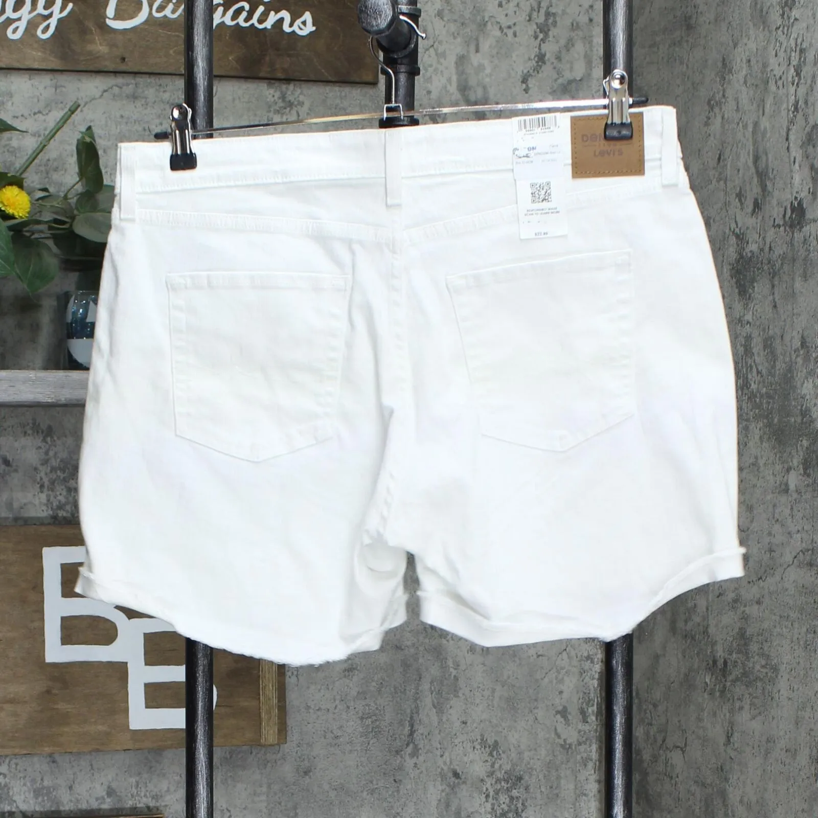 DENIZEN from Levi's Women's Mid-Rise 5" Jean Shorts 84137704