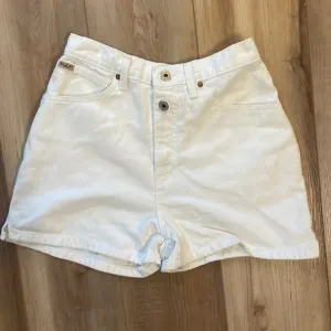 Express Jean shorts vintage women’s white size 7/8