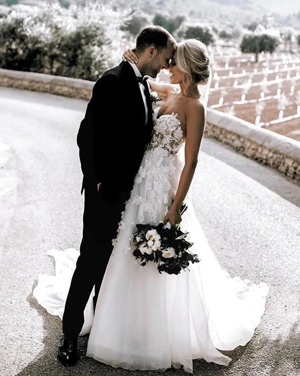Fashion 2020 Summer Beach Wedding Dresses Sweetheart Lace 3D Flowers Bodice  A-line Organza Wedding Gown