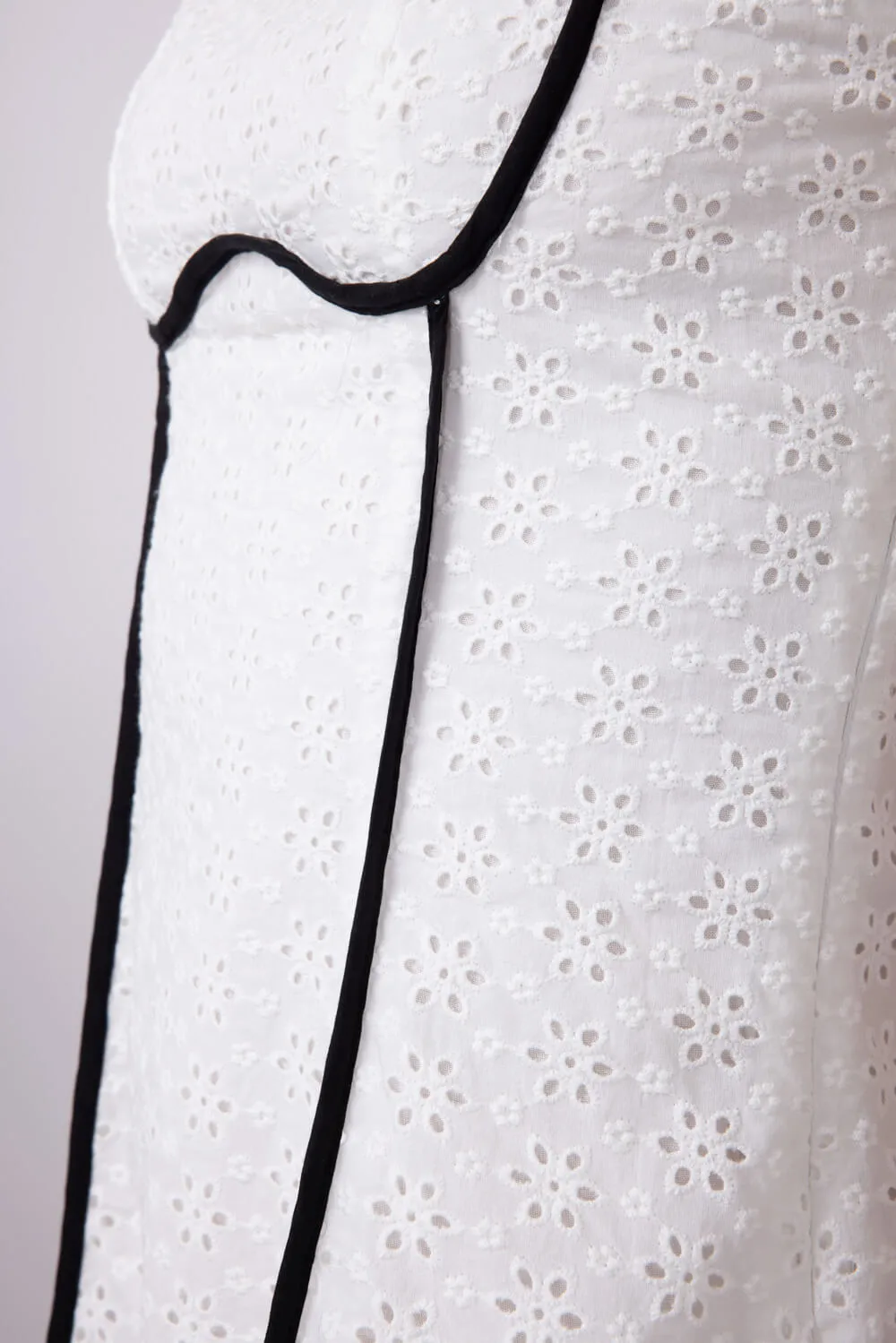 Illa Illa Eyelet Lace Binding Mini Dress for Women in Off White | IM7810-OFFWHITE