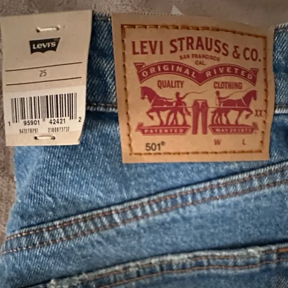 Levi's® 501 Original High Rise Distressed Hem Cut Off Shorts Size/25