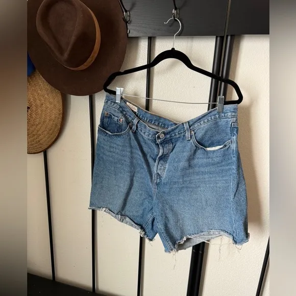 Levi’s medium blue distressed 501 denim jean shorts retro vintage cut offs