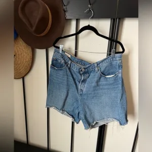 Levi’s medium blue distressed 501 denim jean shorts retro vintage cut offs