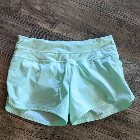Lululemon 🍋 Athletic fresh teal polka dot shorts
