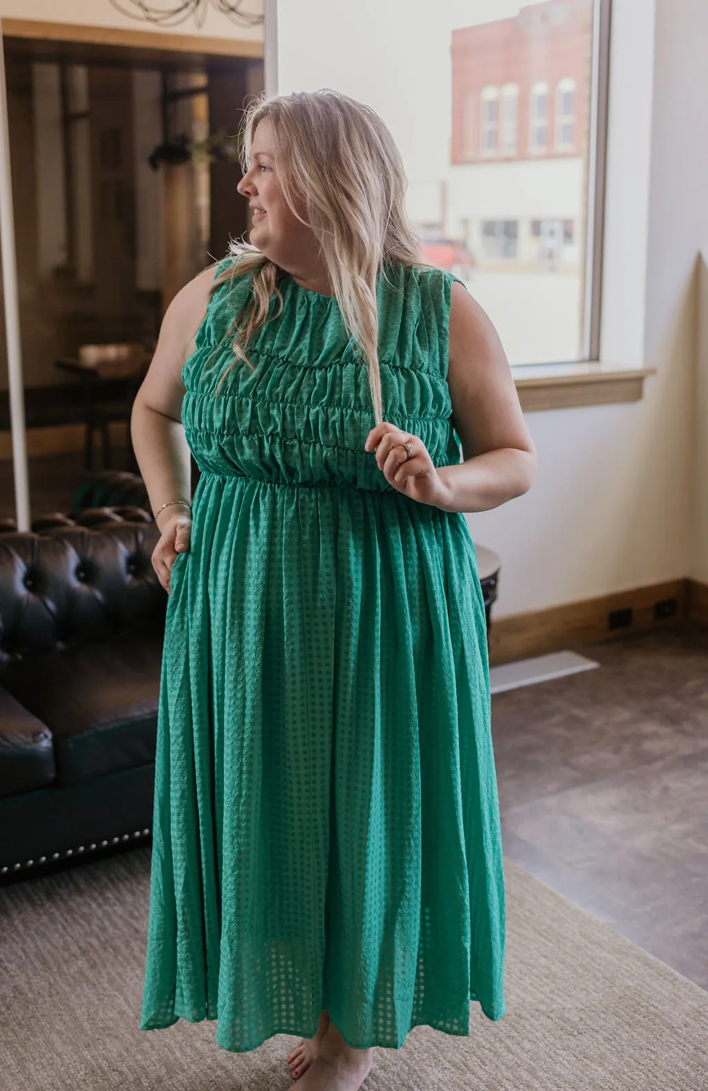 MASYN REG/CURVY GREEN TEXTURED MIDI DRESS