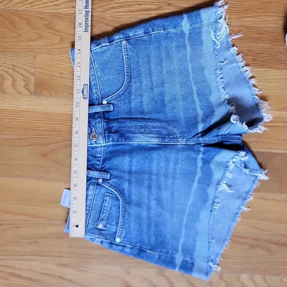 Mavi Raw Hem Vintage Style Denim shorts sz 27 NWOT