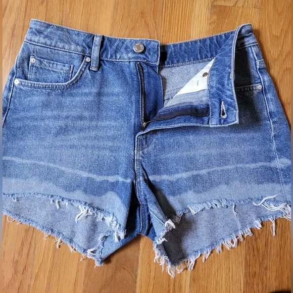 Mavi Raw Hem Vintage Style Denim shorts sz 27 NWOT
