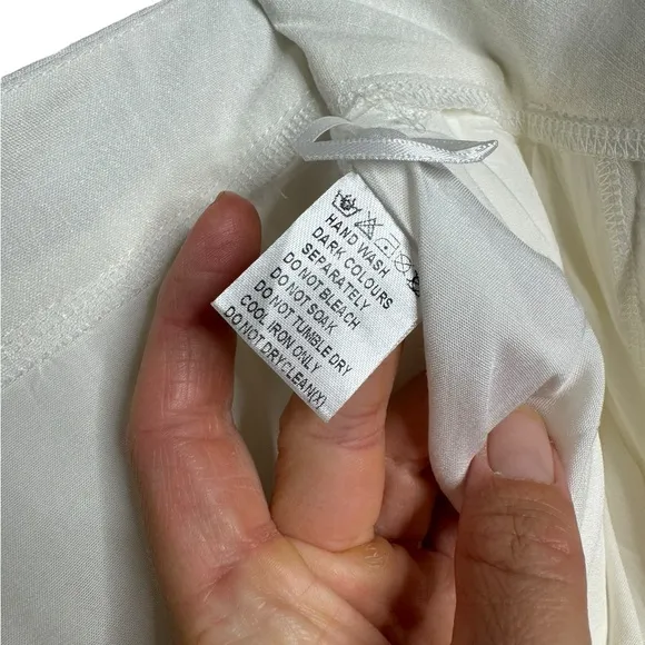 Meshki | NWT Zarah Linen Fitted Shorts in White Small