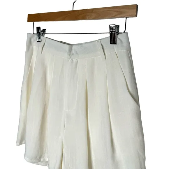 Meshki | NWT Zarah Linen Fitted Shorts in White Small