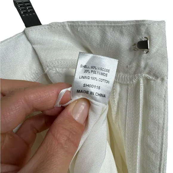 Meshki | NWT Zarah Linen Fitted Shorts in White Small