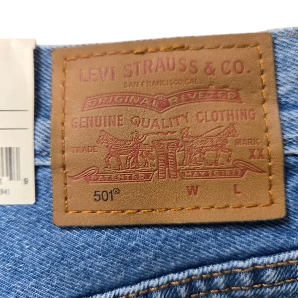 NEW Levi's Premium Women Sz 31 501 Button Fly High Rise Distressed Denim Shorts