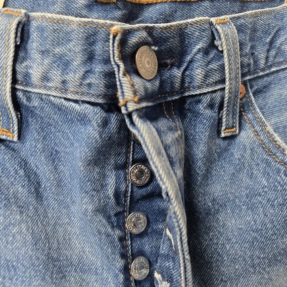 NEW Levi's Premium Women Sz 31 501 Button Fly High Rise Distressed Denim Shorts