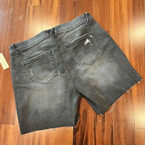 New NWT Democracy Black Jean Shorts Denim High Rise Ab Tech Stretch Size 16W