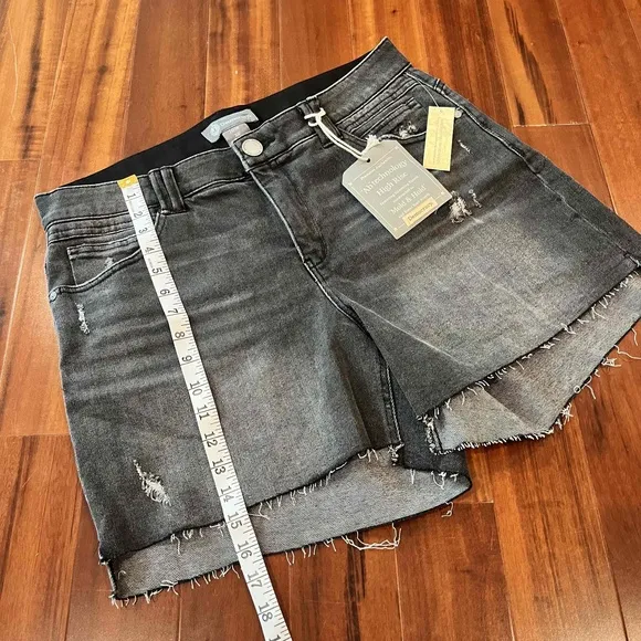 New NWT Democracy Black Jean Shorts Denim High Rise Ab Tech Stretch Size 16W