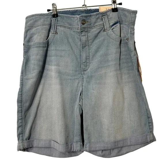 NEW NYDJ Higher Rise Lightweight Denim Shorts Light Wash Size 16 Curvy Shaping