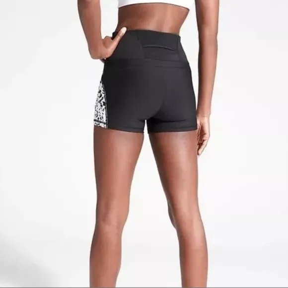 NWOT ATHLETA Printed Athletic Stealth Shortie Spandex Shorts Black White SMALL