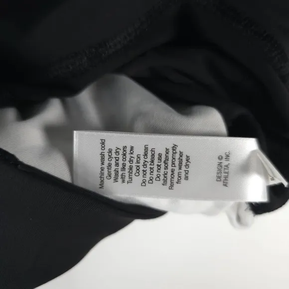 NWOT ATHLETA Printed Athletic Stealth Shortie Spandex Shorts Black White SMALL