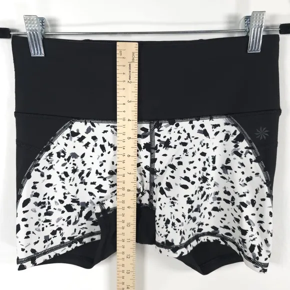 NWOT ATHLETA Printed Athletic Stealth Shortie Spandex Shorts Black White SMALL