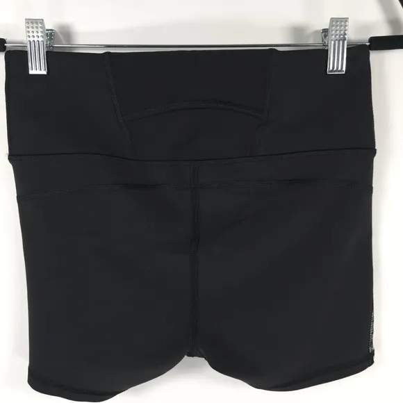 NWOT ATHLETA Printed Athletic Stealth Shortie Spandex Shorts Black White SMALL