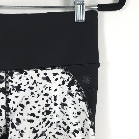 NWOT ATHLETA Printed Athletic Stealth Shortie Spandex Shorts Black White SMALL