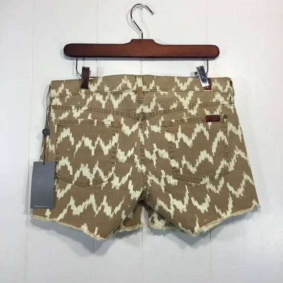 NWT 7 For All Mankind mid-rise raw hem shorts size 28