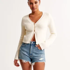 NWT ABERCROMBIE &amp; FITCH High-Rise Mom Shorts Denim Medium Wash Destroyed 34\18