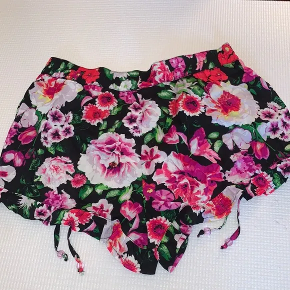 NWT L Betsey Johnson Woven Black Floral Shorts