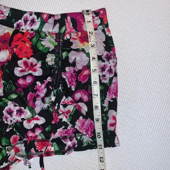 NWT L Betsey Johnson Woven Black Floral Shorts
