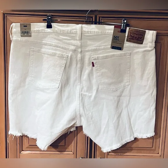NWT Levi’s Women’s Plus Size 501 Original High Rise Distressed Jean Shorts