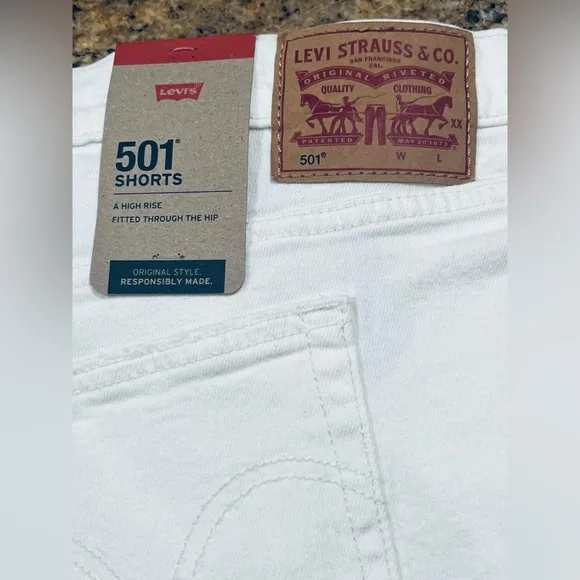 NWT Levi’s Women’s Plus Size 501 Original High Rise Distressed Jean Shorts