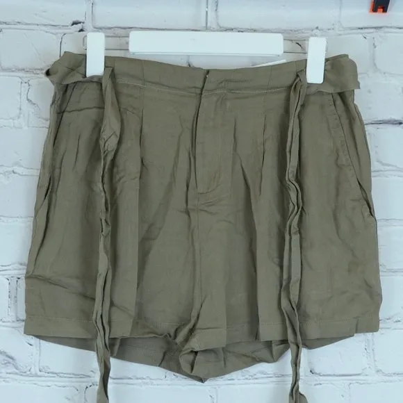 NWT MARION by ETIENNE Front Tie Pleated Shorts…