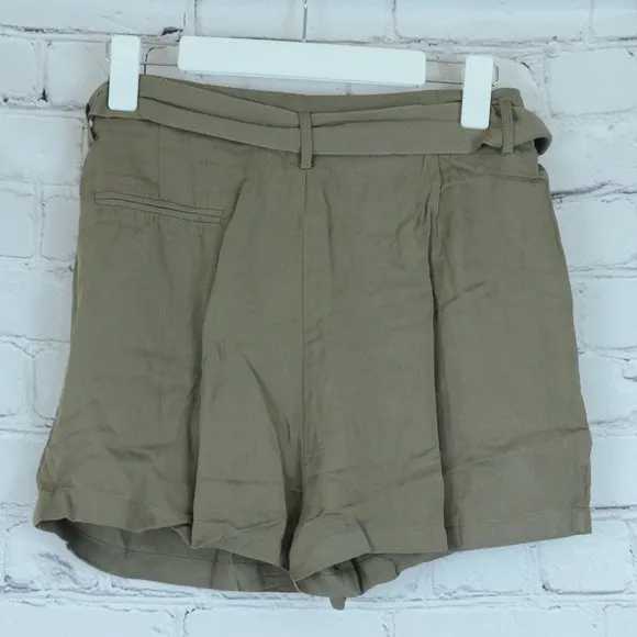 NWT MARION by ETIENNE Front Tie Pleated Shorts…
