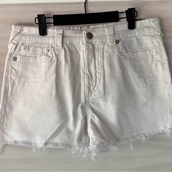 NWT TRUE RELIGION Maisie Vintage High Rise White Denim Fray Hem Jean Shorts