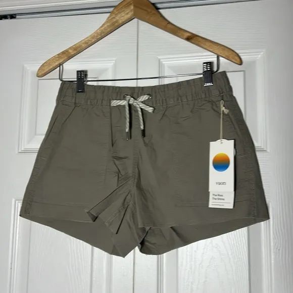 NWT Vuori Vintage Ripstop Short Gravel Women’s Small NWT