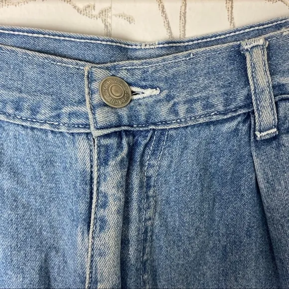 VINTAGE 80’s JORDACHE Embroidered MOM Jean Shorts Pleated