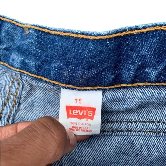 Vintage 90s Levi’s Stonewashed Blue Cutoff Women’s Denim Jean Shorts
