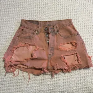 Vintage Levi’s Vintage High Waisted distressed ripped Jean shorts Sz 26 CORAL
