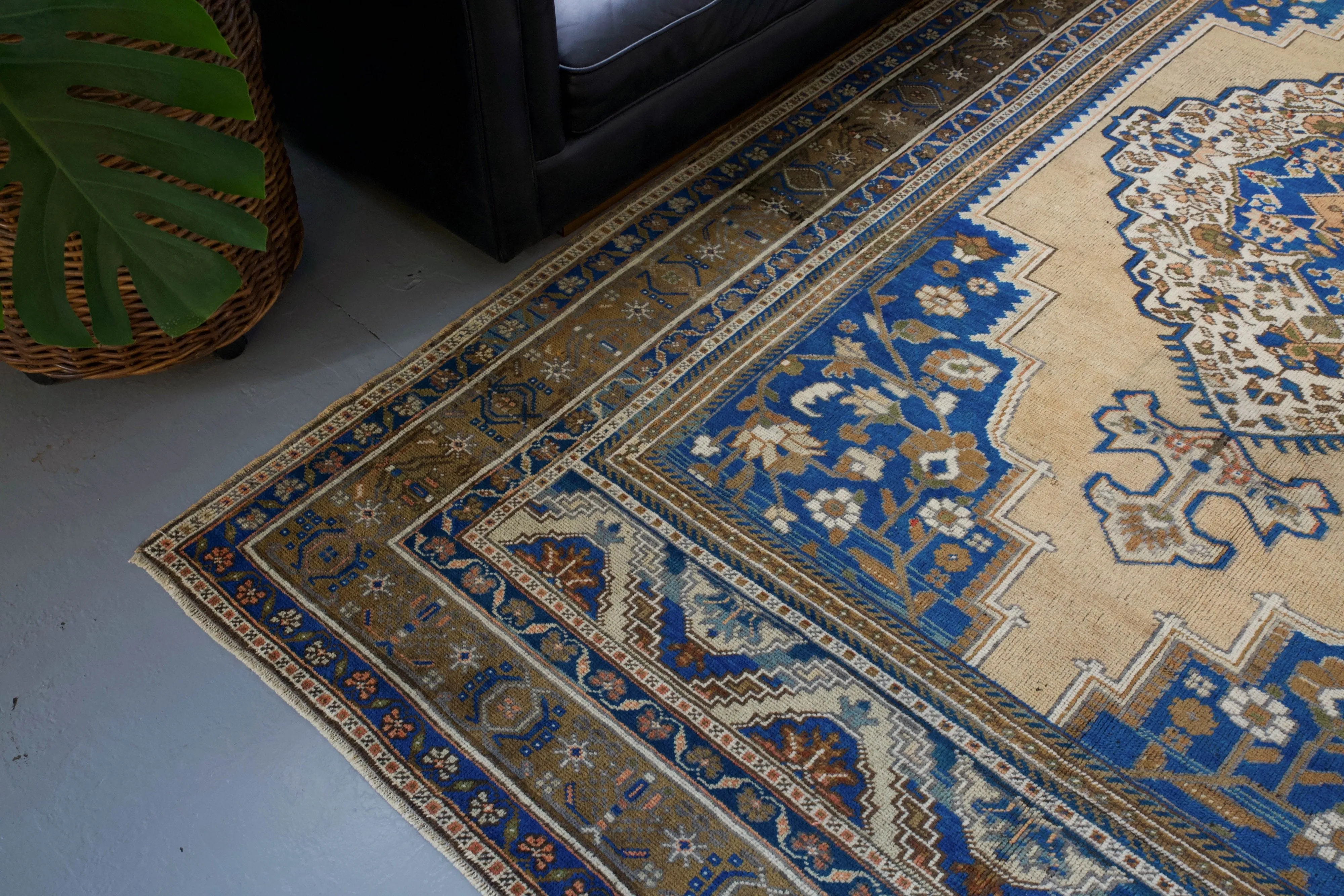 Vintage Turkish Taspinar Rug 6'7"x10'8"