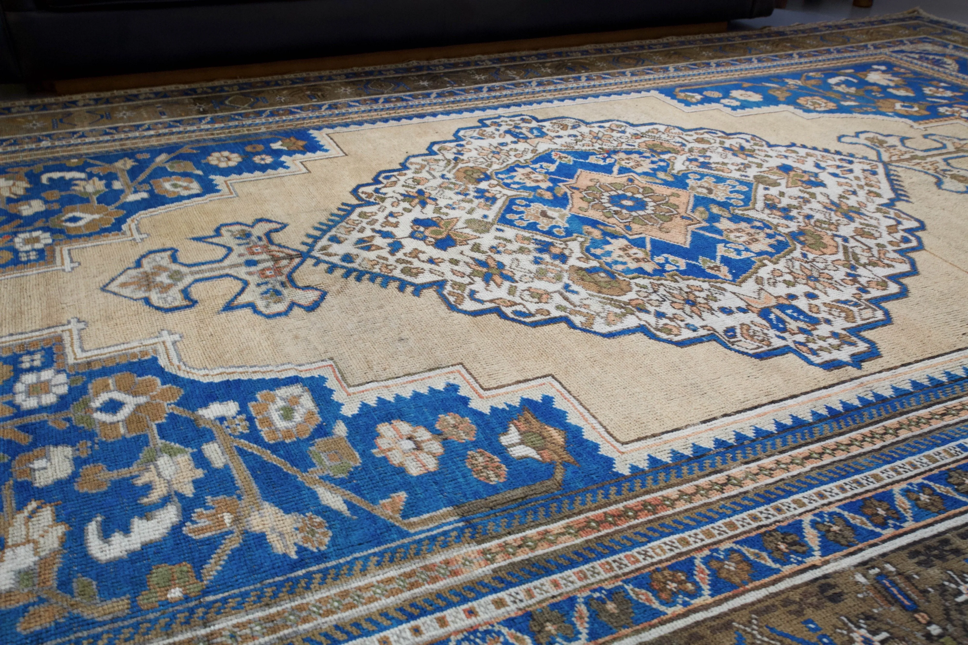 Vintage Turkish Taspinar Rug 6'7"x10'8"